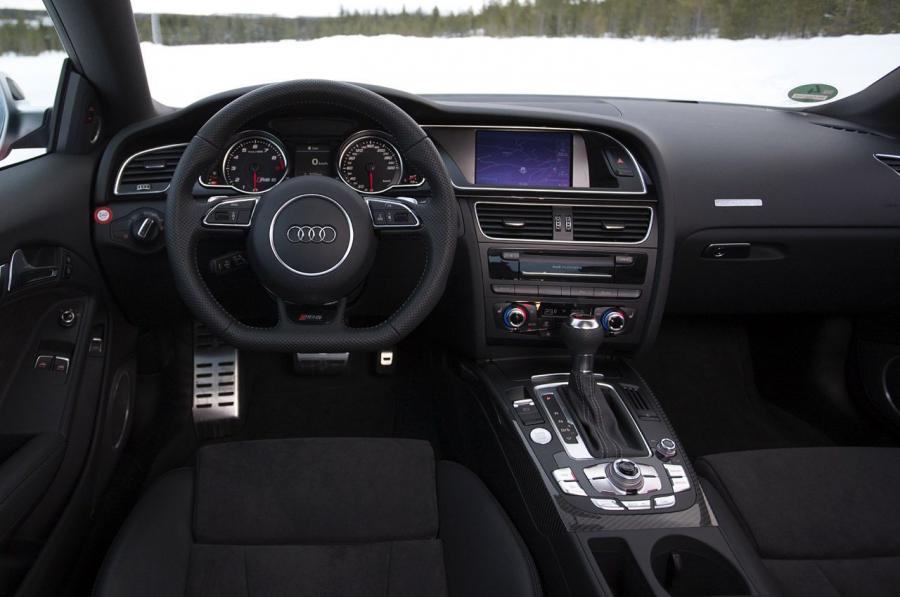 Торпедо Audi RS5 Coupe 2012 года  (WW) (фото 25 из 85)
